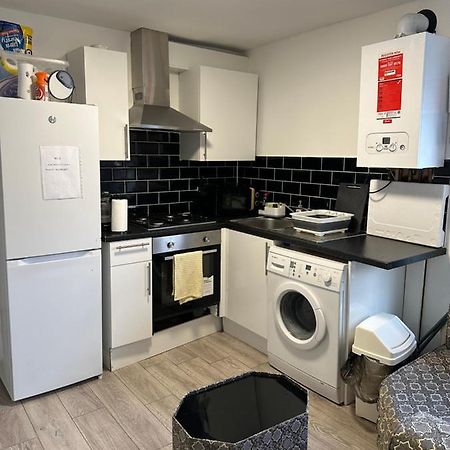 Beautiful Hoe Street First Floor One Bedroom Apartment B Walthamstow Londra Esterno foto