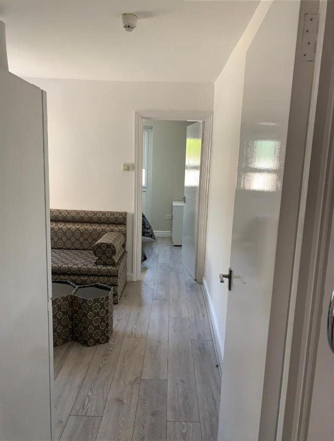 Beautiful Hoe Street First Floor One Bedroom Apartment B Walthamstow Londra Esterno foto